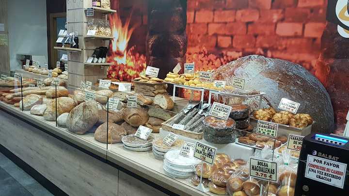 Fotografia tomada fuera de Panadería 4 panes - Panadería en Avilés, Asturias