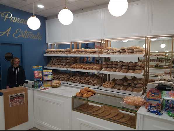 Fotografia tomada fuera de Panadería A Estivada (Tienda) - Comercio en Chantada, Lugo