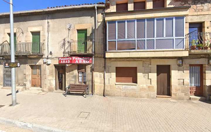 Fotografia tomada fuera de Panadería Abad - Comercio en Covaleda, Soria