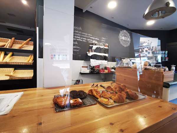 Fotografia tomada fuera de panaderia agurtzane - Panadería en Zumaia, Gipuzkoa