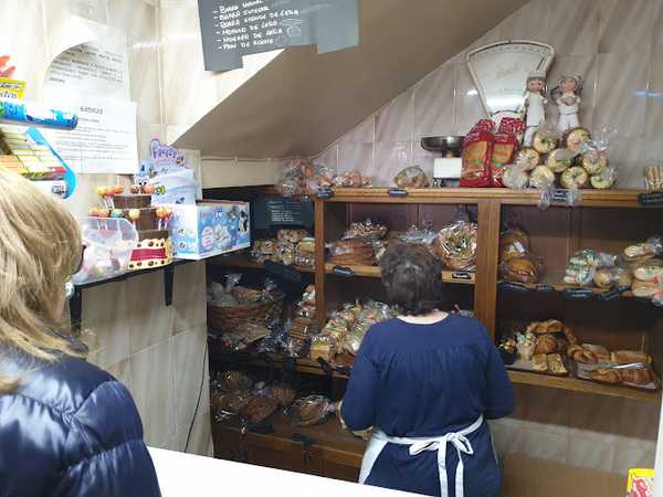 Fotografia tomada fuera de Panadería Albertos - Panadería en Atienza, Guadalajara