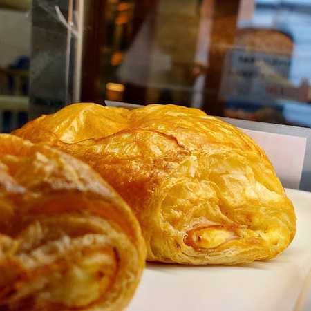 Fotografia tomada fuera de Panaderia alcoyana san nicolas - Panadería en Alcoi, Alicante
