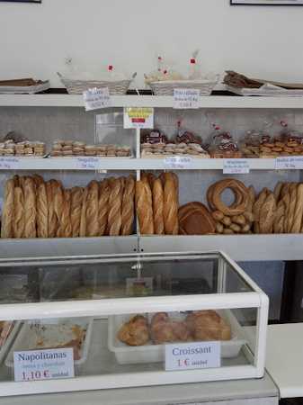Fotografia tomada fuera de Panadería Alejandro - Panadería en Cebreros, Ávila