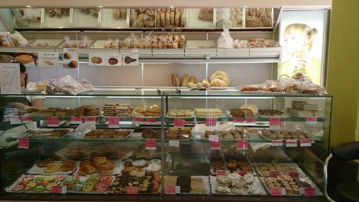 Fotografia tomada fuera de Panadería Angel Carralero - Panadería en Cuenca, Cuenca