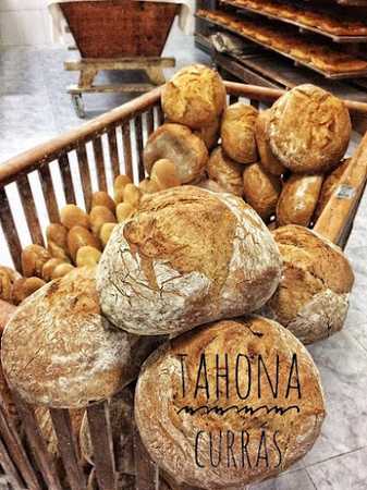 Fotografia tomada fuera de Panadería Antonia Lodeiro Cendan - Panadería en Vilalba, Lugo