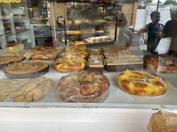 Fotografia tomada fuera de Panaderia Armando - Cake shop en Cedeira, A Coruña