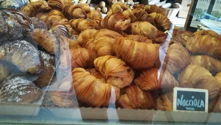 Fotografia tomada fuera de BERTEIZ ETA MENDIONDO OGITEGIAK - Panadería en Guernica, Bizkaia