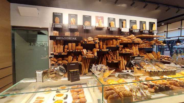 Fotografia tomada fuera de Panadería artepan Jesús Guridi - Panadería en Vitoria-Gasteiz, Álava