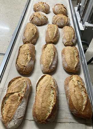Fotografia tomada fuera de Panadería Artesana El Manjar - Panadería en Ponferrada, León