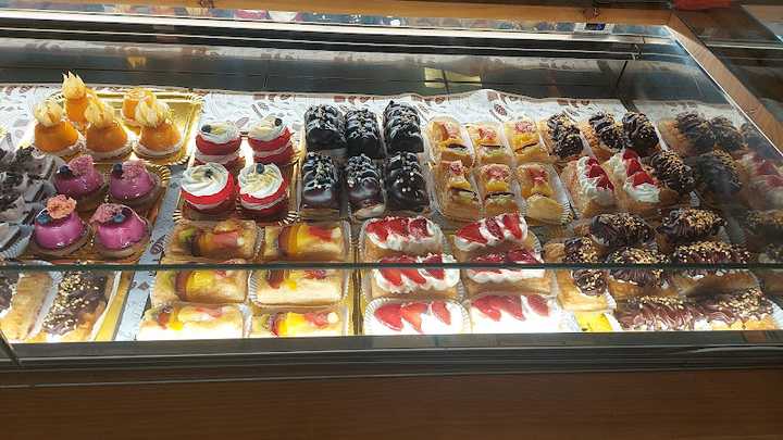 Fotografia tomada fuera de Panaderia Artesana Endulzate - Panadería en Almerimar, Almería