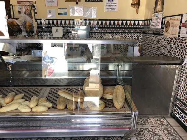 Fotografia tomada fuera de Panaderia Barzabal - Panadería en Aracena, Huelva