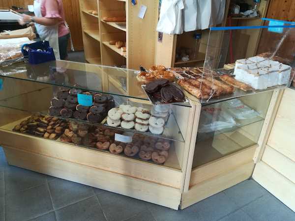 Fotografia tomada fuera de Panadería Belmonte - Bäckerei en Arenas de San Pedro, Ávila
