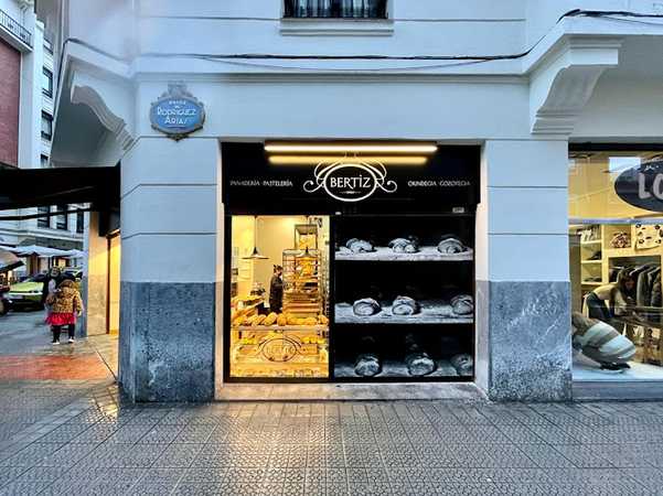 Fotografia tomada fuera de Panaderia Bertiz - Panadería en Bilbao, Bizkaia