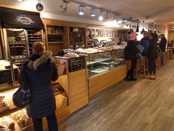Fotografia tomada fuera de Panadería Bertiz - Okindegia en Santurtzi, Bizkaia