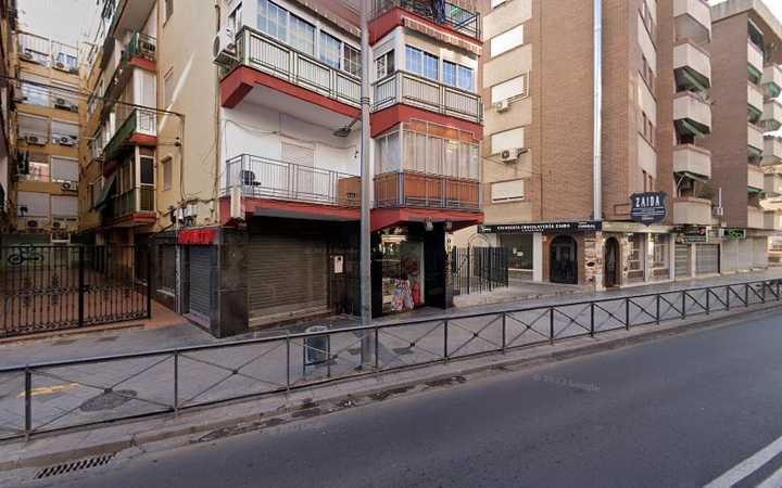 Fotografia tomada fuera de Panadería Bollería Apolo - Panadería en Urb. los Vergeles, Granada