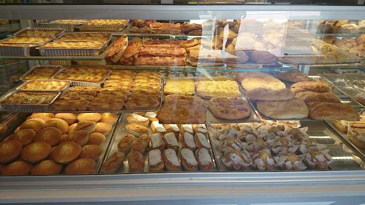 Fotografia tomada fuera de Panaderia Bolleria El Horno Del Campet - Panadería en Petrer, Alicante