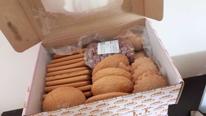 Fotografia tomada fuera de Panadería Bollería J J - Panadería en Don Benito, Badajoz