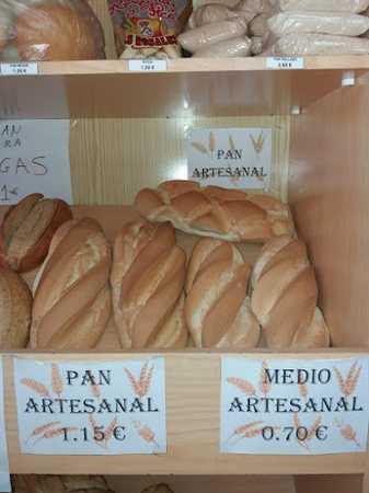 Fotografia tomada fuera de Panaderia bolleria maria - Tienda de alimentación en Badajoz, Badajoz