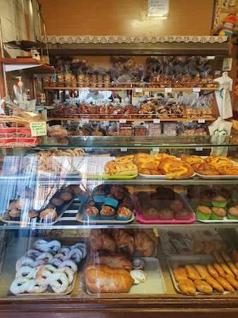 Fotografia tomada fuera de PANADERÍA BOLLERÍA PASTELERÍA Somolinos. - Panadería en Humanes, Guadalajara