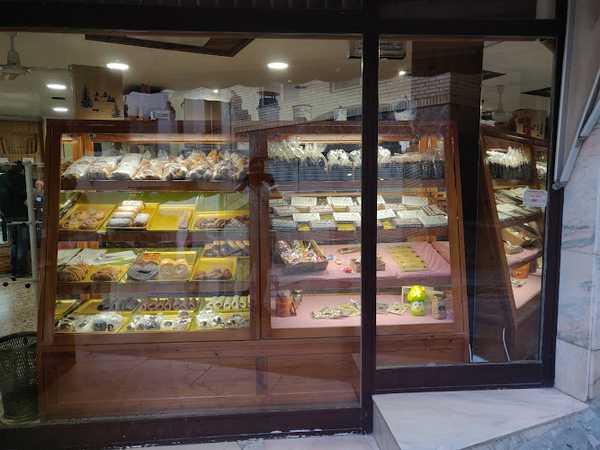Fotografia tomada fuera de Panadería Brescó - Tienda de productos de chocolate en Benabarre, Huesca