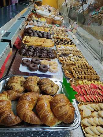 Fotografia tomada fuera de Panaderia By Yoly - Panadería en Madrid, Madrid