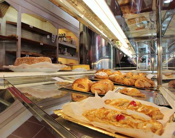 Fotografia tomada fuera de Panadería Cafetería El Pont - Panadería en Barony of Polop, Alicante