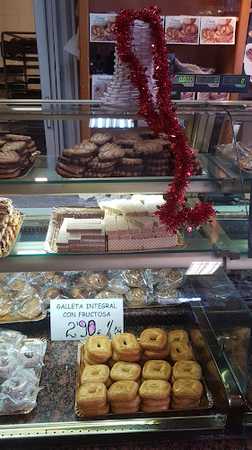 Fotografia tomada fuera de Panaderia Cafeteria El Rocio - cafeterías en Velilla de San Antonio, Madrid