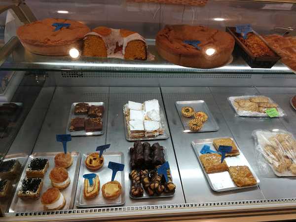 Fotografia tomada fuera de Panaderia cafeteria Garcia Lopez - Panadería en Cabanas, A Coruña