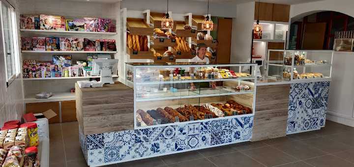 Fotografia tomada fuera de Panaderia Cafeteria la Marsela Terraza - cafeterías en Peniscola, Castellón