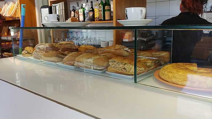 Fotografia tomada fuera de Panadería Cafetería Lakua Borinbizkarra - Panadería en Vitoria-Gasteiz, Álava
