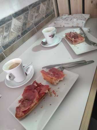 Fotografia tomada fuera de PANADERÍA CAFETERÍA Lidia. - cafeterías en Casasimarro, Cuenca