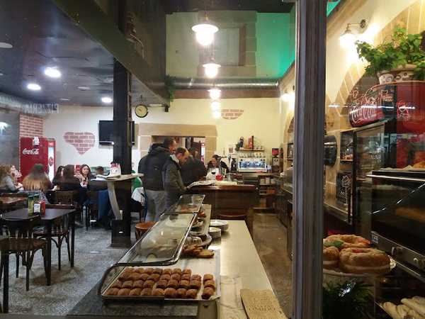 Fotografia tomada fuera de Panadería Cafetería Logos - Panadería en Santander, Cantabria