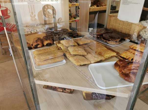 Fotografia tomada fuera de Panadería Cafetería Maranata - Panadería en Torrenueva, Granada