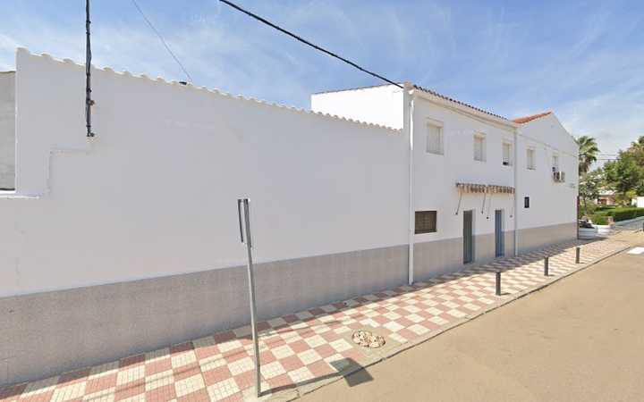 Fotografia tomada fuera de Panadería Calderón - Comercio en Los Guadalperales, Badajoz