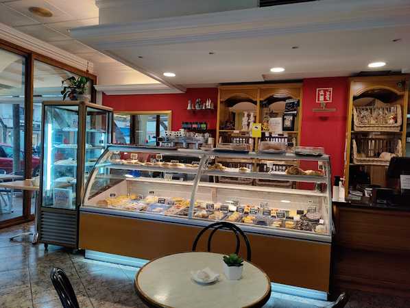 Fotografia tomada fuera de Bisanyes - Panadería en Port de Pollença, Baleares