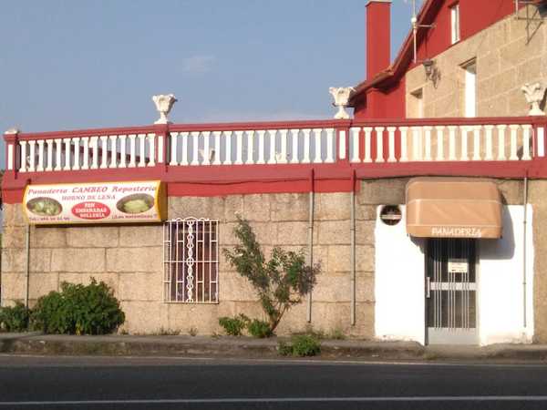 Fotografia tomada fuera de Panadería Cambeo - Panadería en Cambeo, Ourense