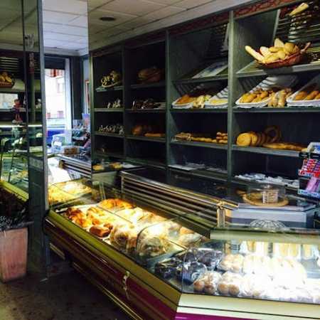 Fotografia tomada fuera de Panaderia Cañaeta - Tienda de alimentación en Monòver, Alicante