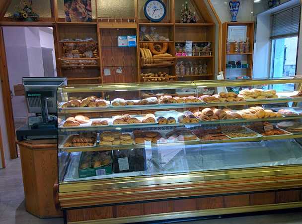 Fotografia tomada fuera de Panadería Cañizares - Panadería en Totana, Murcia