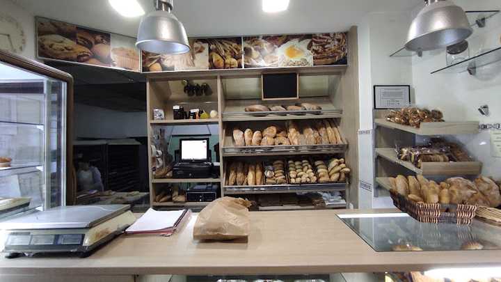 Fotografia tomada fuera de Panadería Caramés - Panadería en Ourense, Ourense