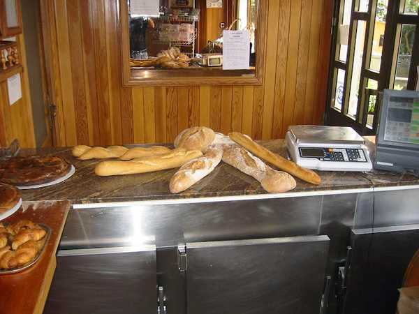 Fotografia tomada fuera de Panaderia Carnoedo - Panadería en Sada, A Coruña