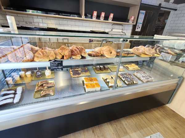 Fotografia tomada fuera de Panadería Cervantes - Panadería en Avilés, Asturias