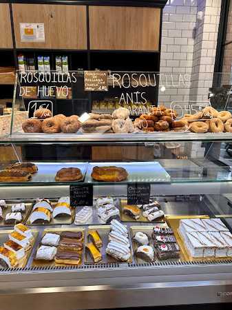 Fotografia tomada fuera de Panadería Cervantes - Panadería en Avilés, Asturias