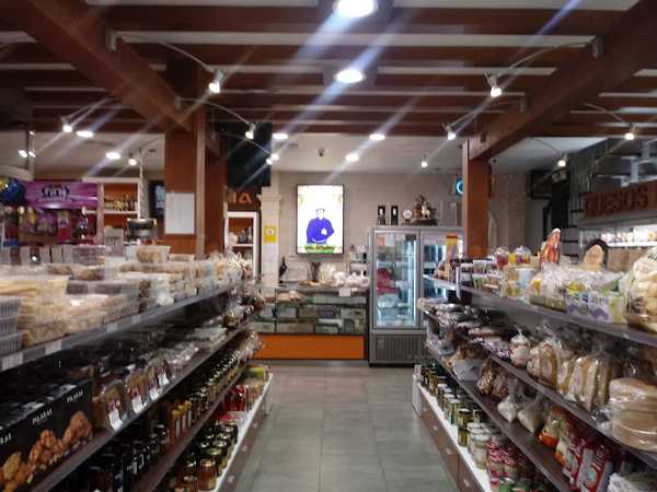Fotografia tomada fuera de Panadería Chapela. Dulces y pan artesano. - Panadería en Tarancón, Cuenca