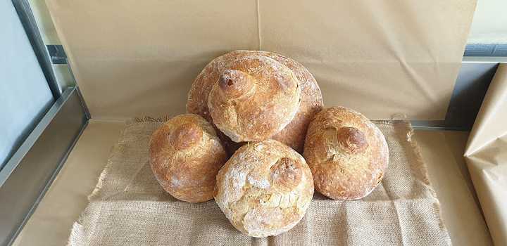 Fotografia tomada fuera de Panaderia Claudio - Panadería en Santa Comba, A Coruña