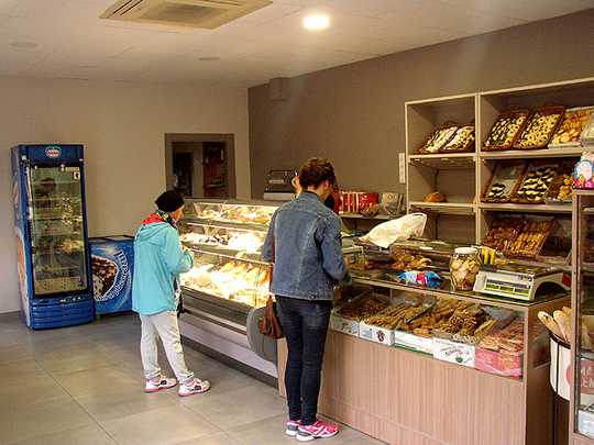 Fotografia tomada fuera de Panadería Cocos - Panadería en Castejón, Navarra