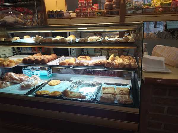 Fotografia tomada fuera de Panadería Colombiana El Trigal | Lleida - Forn de pa en Lleida, Lleida