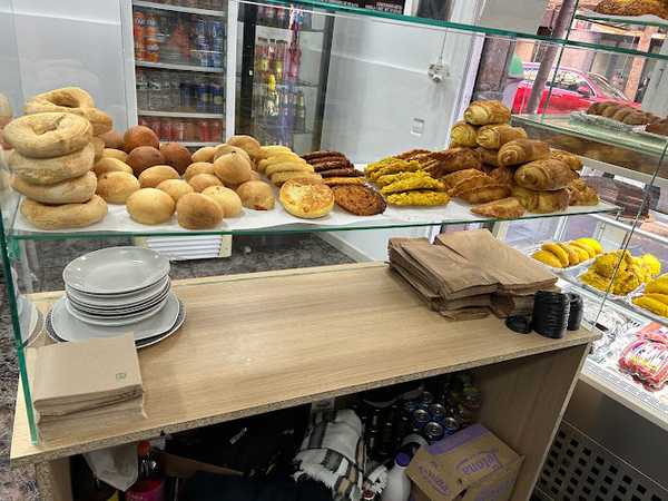 Fotografia tomada fuera de Panadería colombiana Tropicana - Panadería en L'Hospitalet de Llobregat, Barcelona