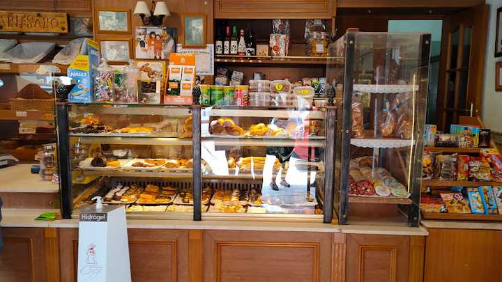 Fotografia tomada fuera de Panadería Conejo - Palmeritas de Morata - Panadería en Morata de Tajuña, Madrid