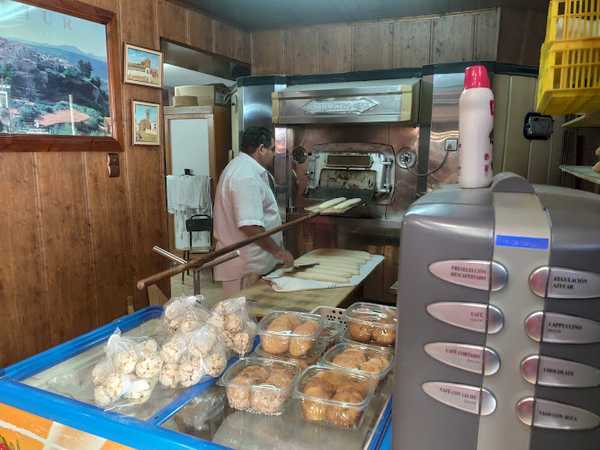 Fotografia tomada fuera de Panadería Confitería El Chulo - Panadería en Letur, Albacete