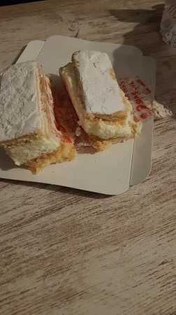 Fotografia tomada fuera de Panaderia Confitería Claudio - Panadería en Riogordo, Málaga